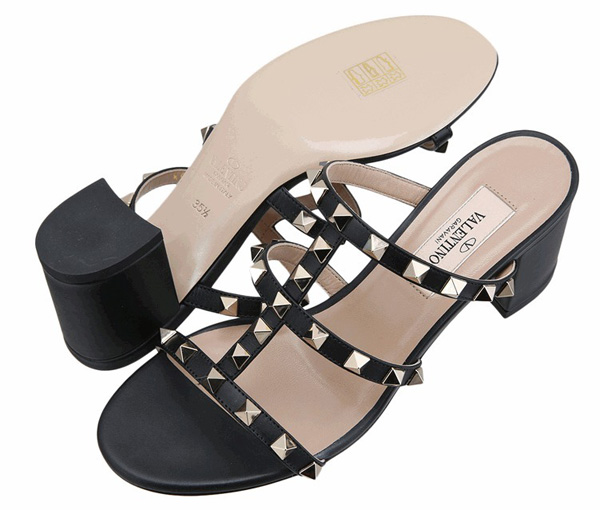 19AW ヴァレンティノスーパーコピー ヴァレンティノ Rock Stud Mule Sandals Black PW2S0C47 VBP 0NO